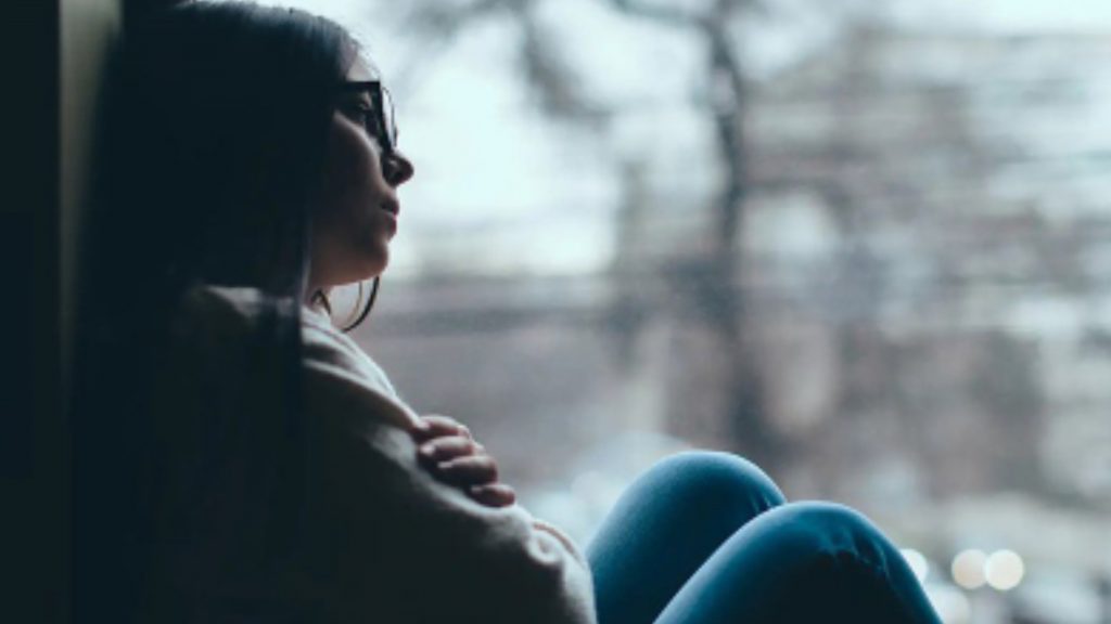 چگونه به یک نوجوان افسرده کمک کنیم؟ (۹ باید و نباید مهم)
