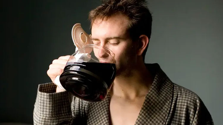 مصرف بیش از حد قهوه مغز را کوچک می‌کند