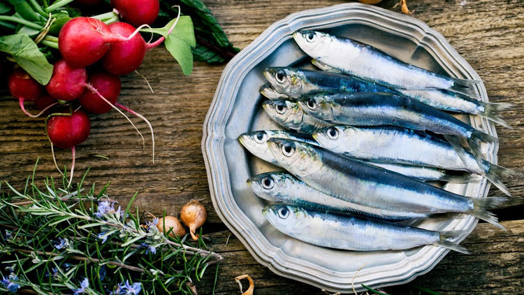 اثرات طولانی مدت مصرف زیاد ماهی سرشار از اسیدهای چرب n-3 برای پیشگیری از بیماری‌های قلبی عروقی