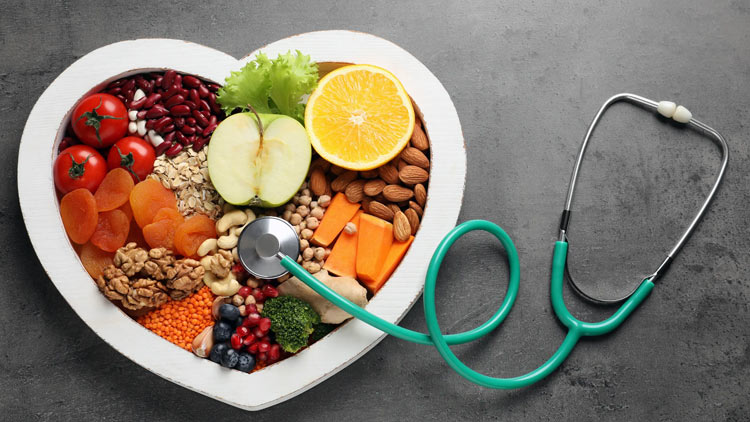 افراد دارای  رژیم وگان در مقابل افراد همه چیزخوار: کدام رژیم غذایی برای سلامت قلب و عروق بهتر است؟