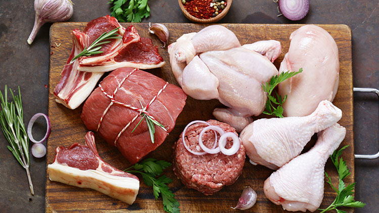 وقتی صحبت از کلسترول خون می‌شود، گوشت سفید ممکن است از گوشت قرمز بهتر نباشد – و پروتئین‌های گیاهی از هر دو بهتر باشد از دیدگاه مدرسهٔ عالی پزشکی دانشگاه هاروارد