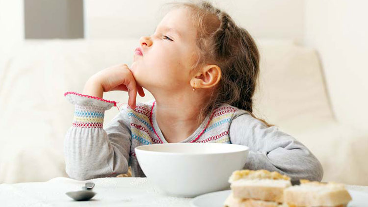 اگر کودک شما غذا نمی‌خورد چه کاری می‌توانید بکنید؟